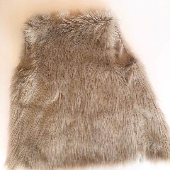 Jona Michelle Faux Fur Vest - Picture 7 of 7